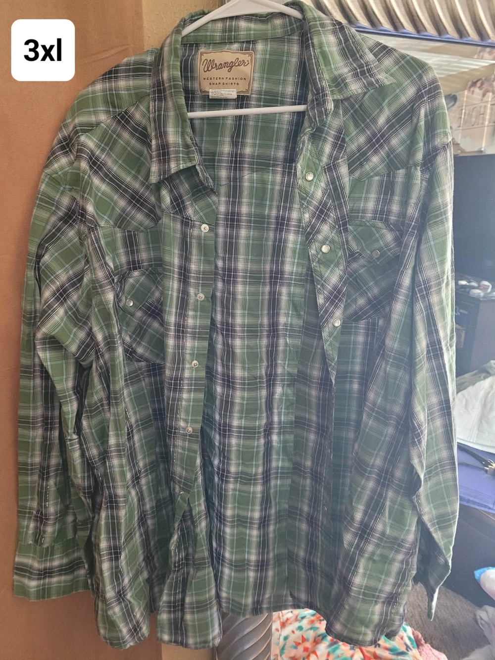 Wrangler Green Plaid Long-Sleeve Button-Down Shirt